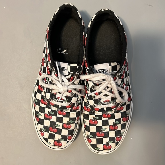 Vans - Picture 7 of 7